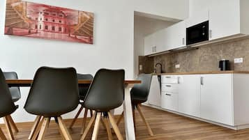 Apartment, 3 Schlafzimmer, 2 Bäder (incl. Cleaning Fee 35€) | Eigene Küche | Wasserkocher mit Kaffee-/Teezubehör