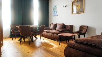 Apartment für 4 Personen, 1 Schlafzimmer, inkl. Reinigungsgebühr 35€ | Zimmersafe, Verdunkelungsvorhänge, kostenlose Babybetten, Zustellbetten