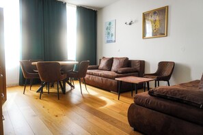 Apartment für 4 Personen, 1 Schlafzimmer, inkl. Reinigungsgebühr 35€ | Zimmersafe, Verdunkelungsvorhänge, kostenlose Babybetten, Zustellbetten