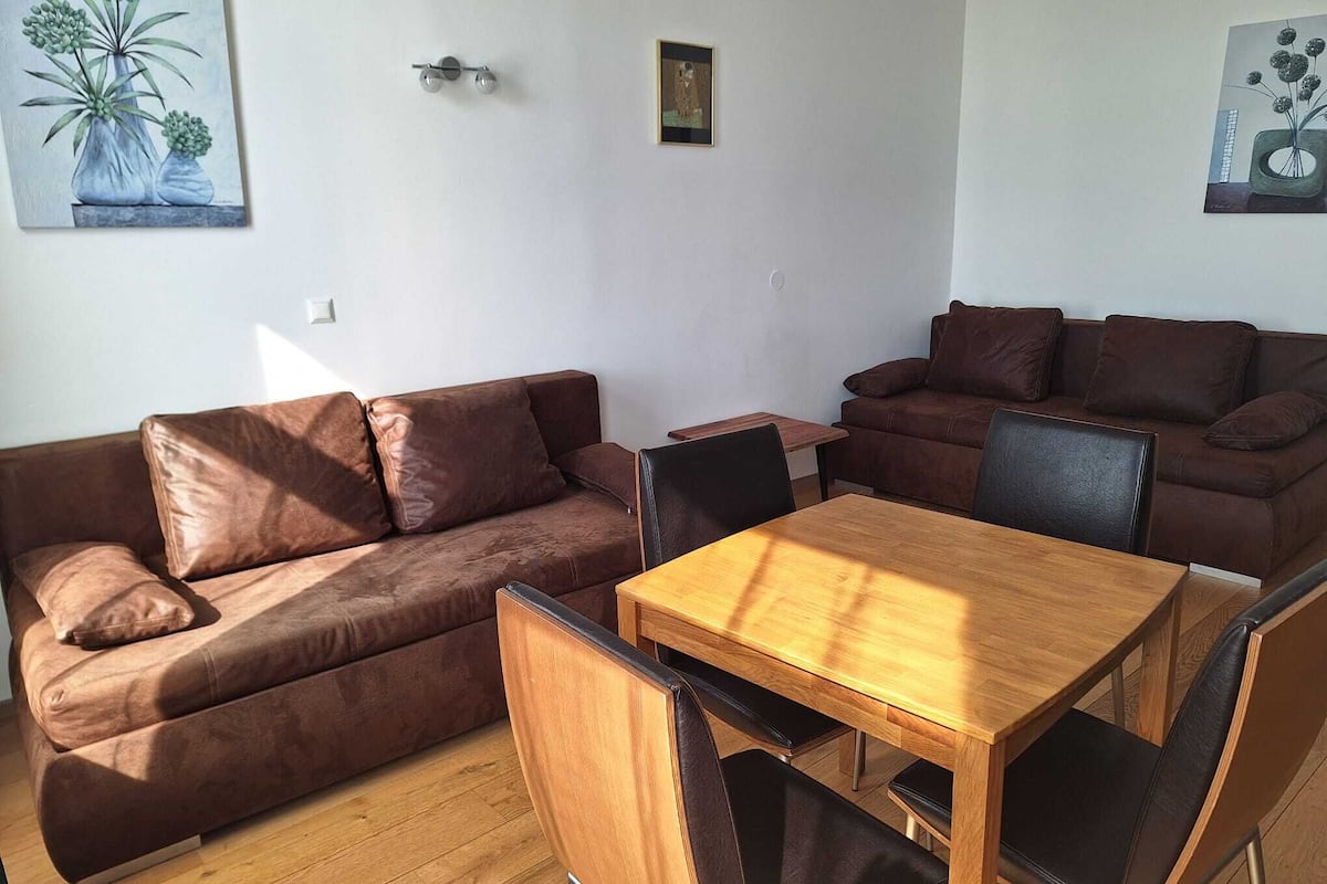 Appartement, 1 slaapkamer (incl. 35€ Cleaning Fee) | Woonruimte | Een televisie