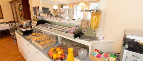 Daily buffet breakfast (EUR 9 per person)