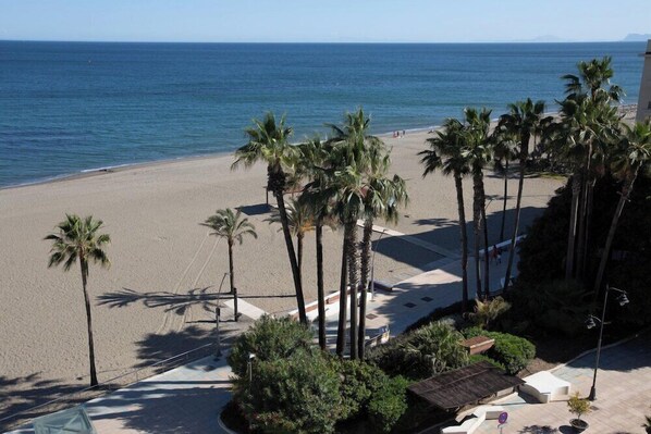 Beach nearby - Hotel Mediterraneo by Croma (Estepona)