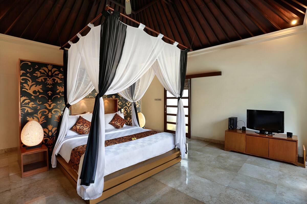 In-room safe, desk, soundproofing, free cots/infant beds