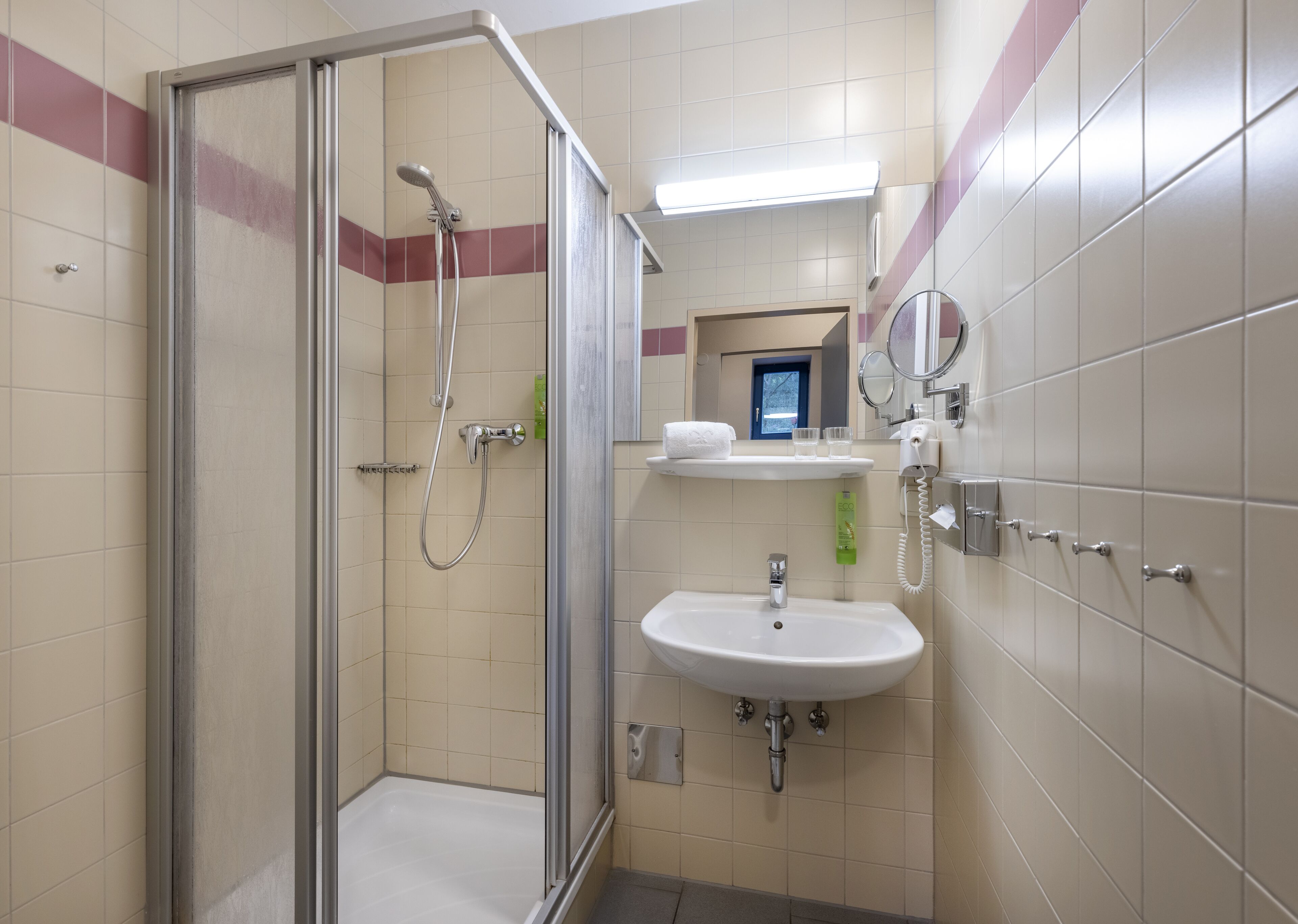 apartment, 2 bedrooms | bathroom | free toiletries, hair dryer, towels