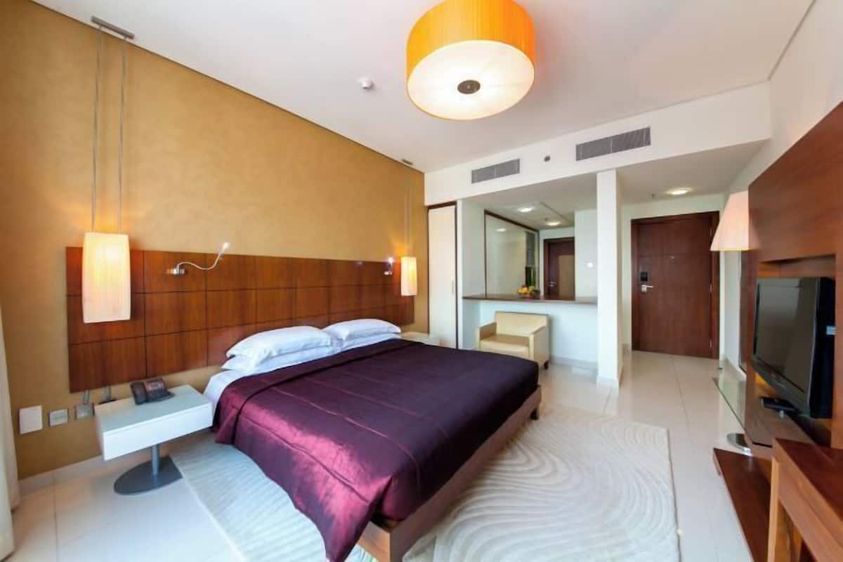 1 bedroom, in-room safe, blackout curtains, soundproofing
