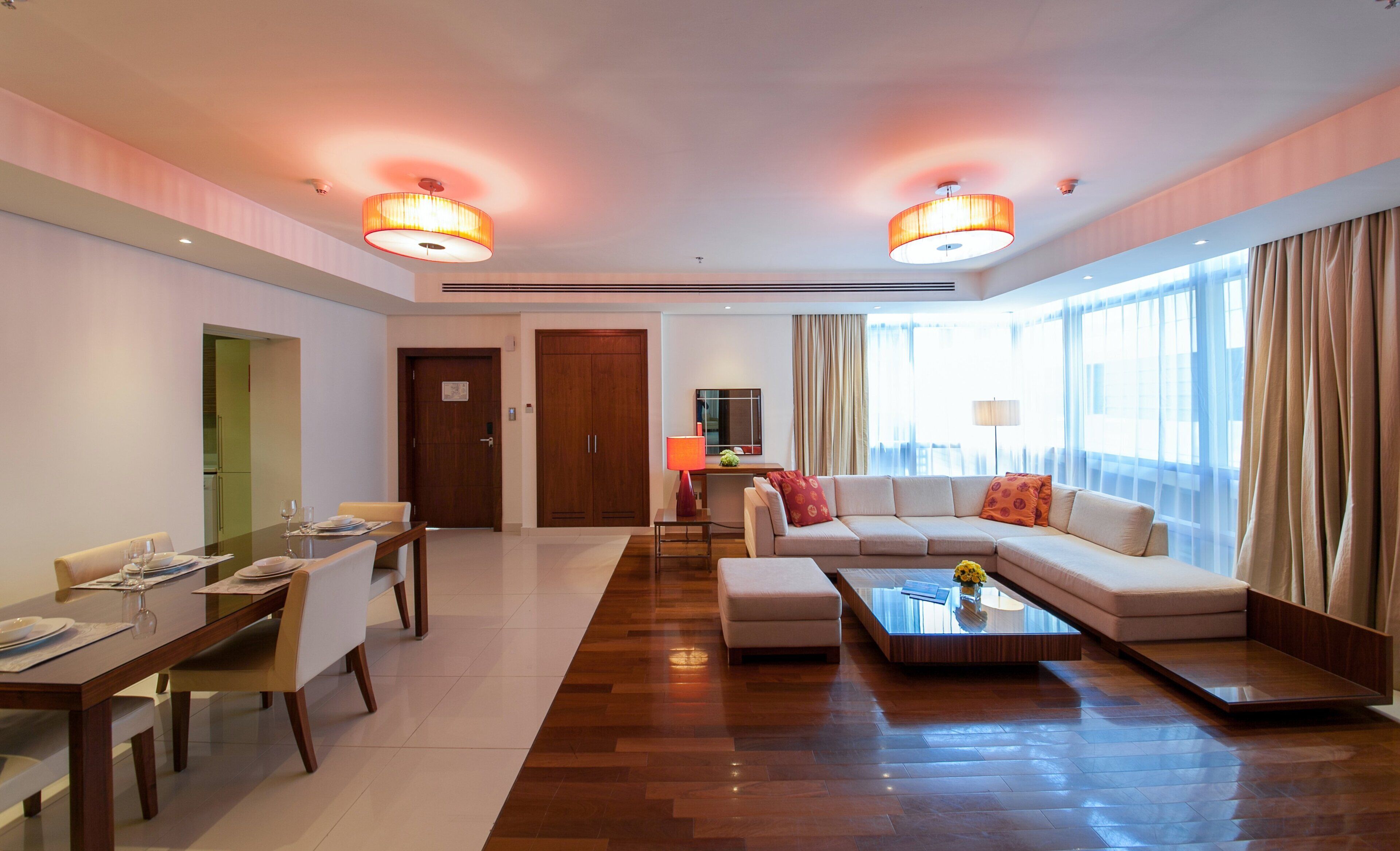 Leilighet – deluxe, 1 soverom | Safe på rommet, blendingsgardiner, lydisolert og strykejern/-brett