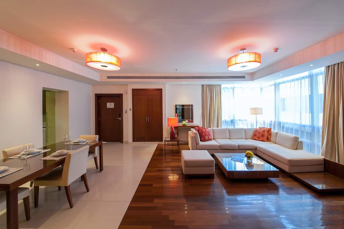 Apartamento luxo, 1 quarto | Cofres nos quartos, cortinas blackout, quartos à prova de som