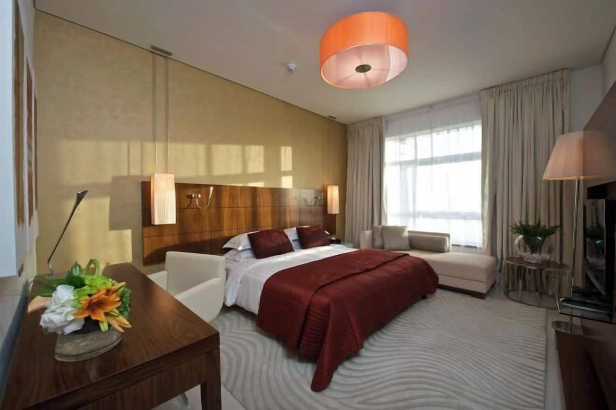 1 bedroom, in-room safe, blackout curtains, soundproofing