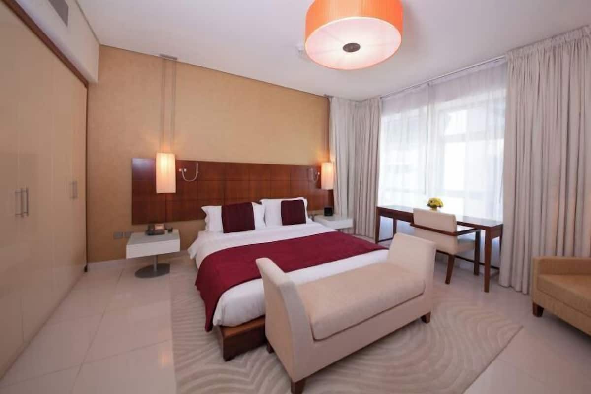 1 bedroom, in-room safe, blackout curtains, soundproofing