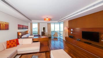 Executive Studio | In-room safe, blackout drapes, soundproofing, iron/ironing board