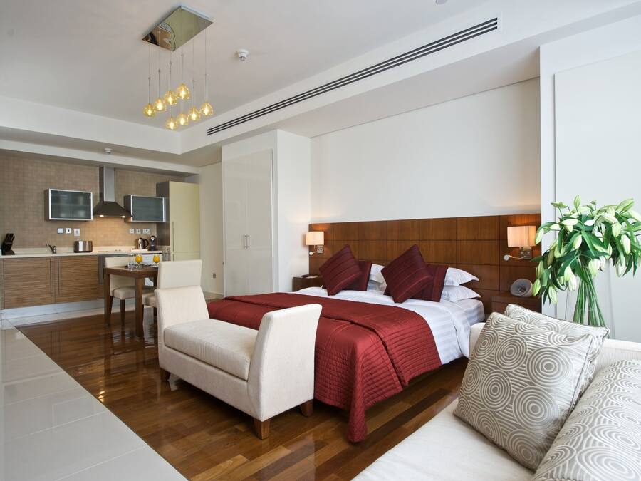 Caja de seguridad en la habitación y cortinas blackout