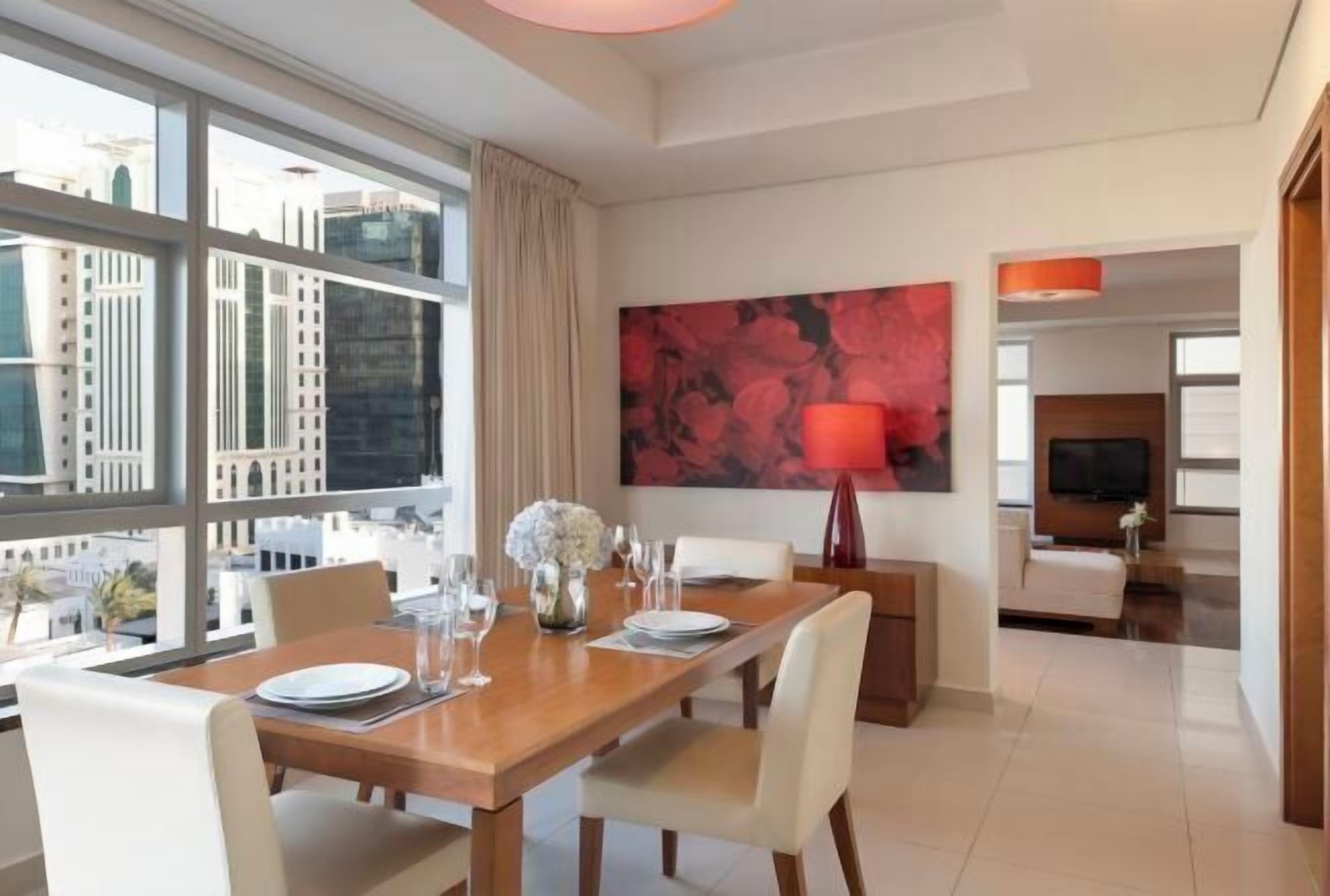 Dining | Breakfast, lunch and dinner served