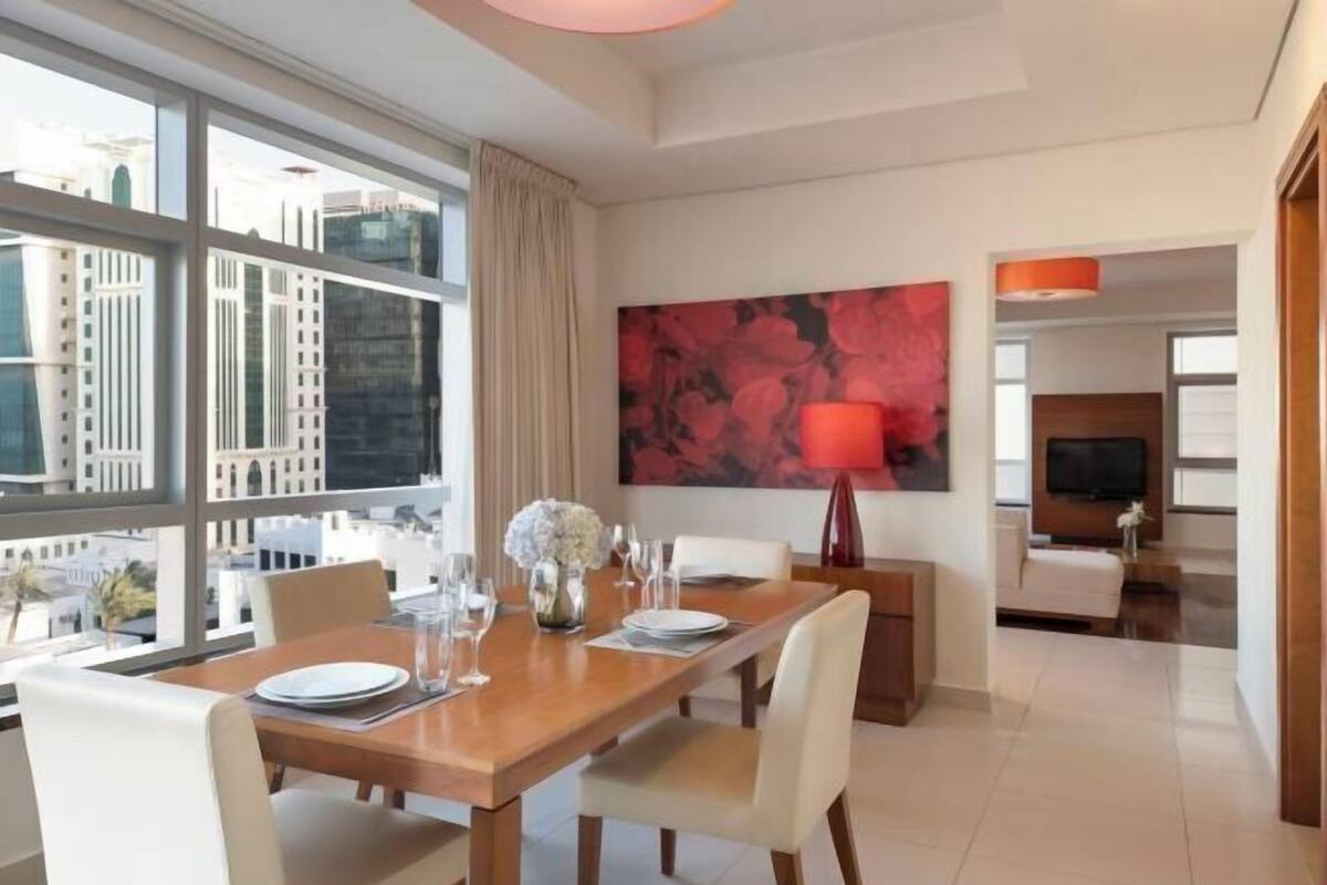 Dining | Breakfast, lunch and dinner served