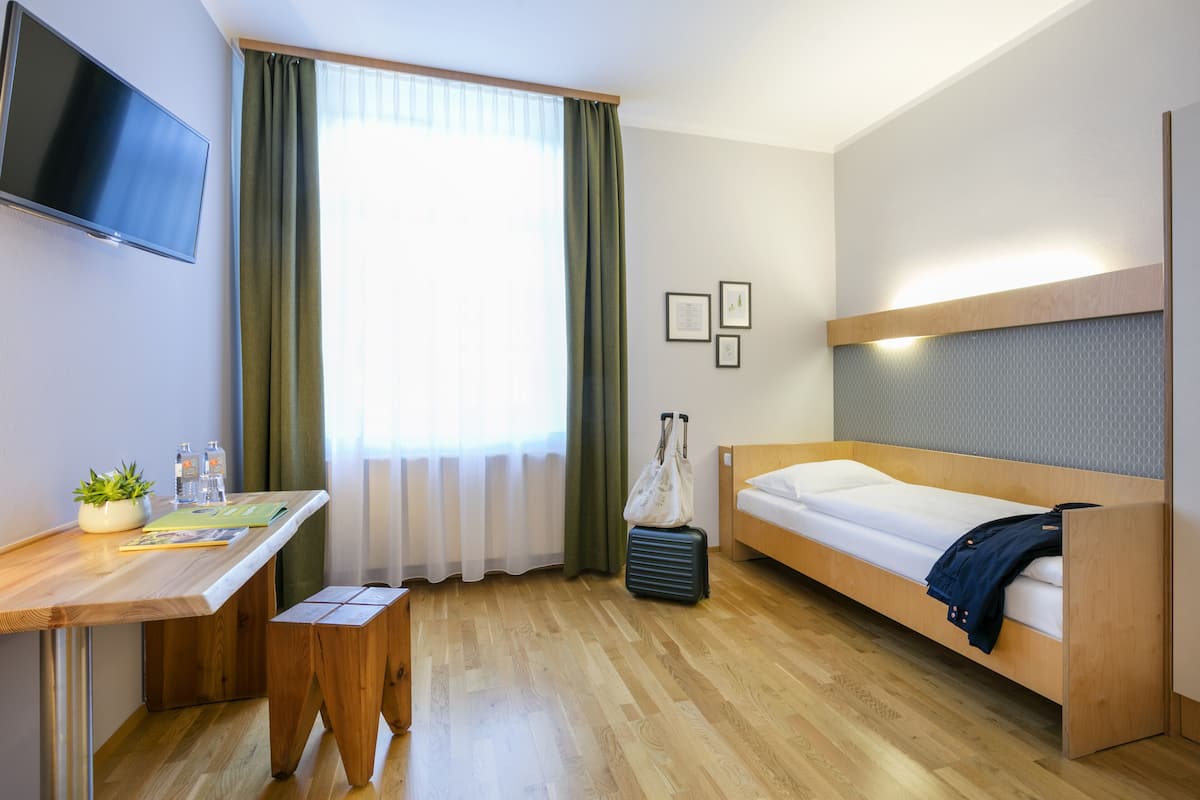 Standard Single Room | Hypo-allergenic bedding, in-room safe, individually decorated, desk