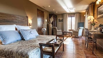 Suite superior | Baño | Tina con regadera y regadera con hidromasaje