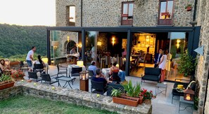 Breakfast, lunch, dinner served; al fresco dining - HOTEL FINCA EL VENTÓS (Sant Aniol de Finestres)
