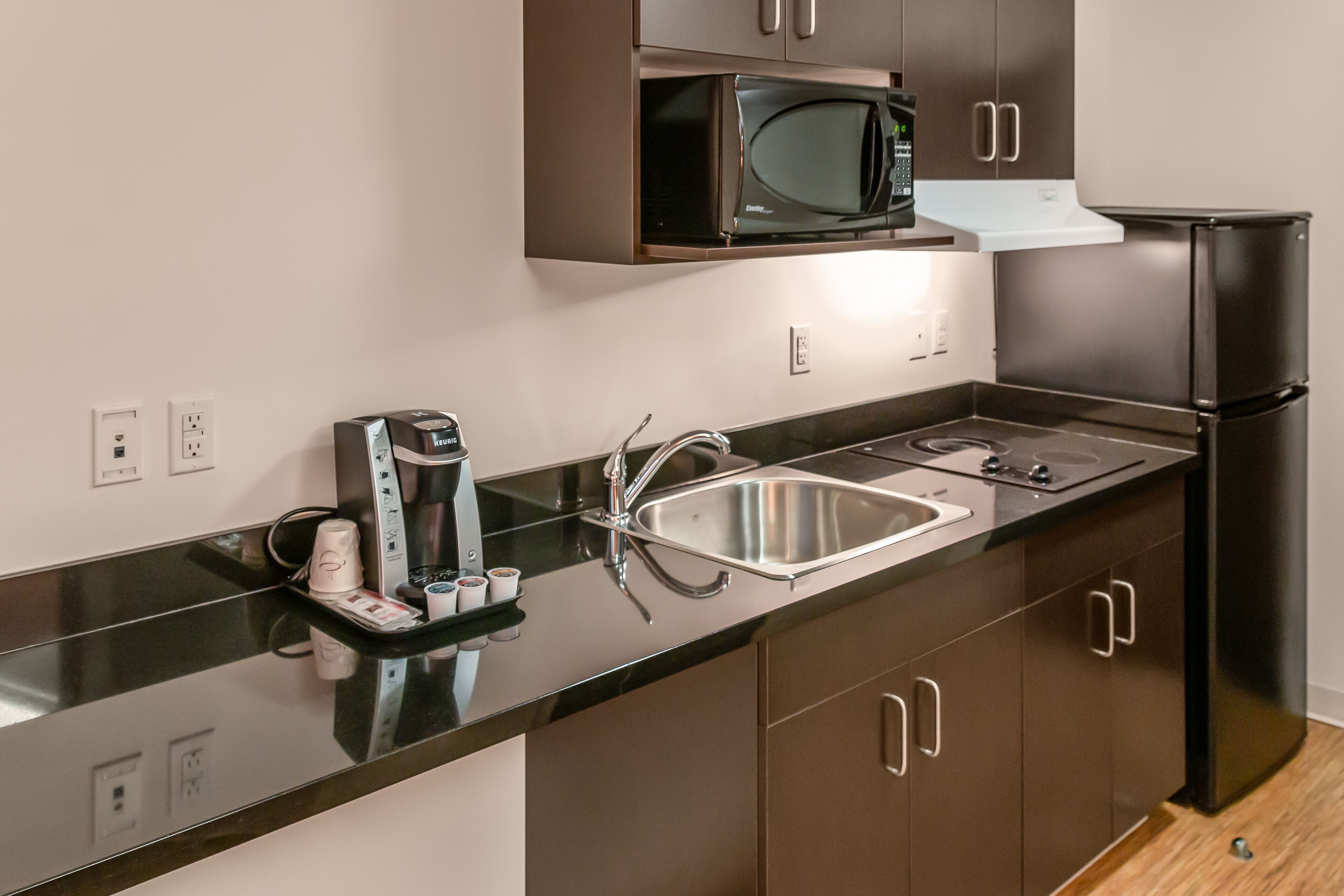 ثلاجة صغيرة، ميكروويف متوفر في المنطقة المشتركة