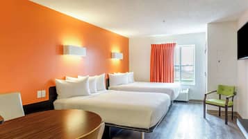 Tabla de planchar con plancha, wifi gratis y ropa de cama