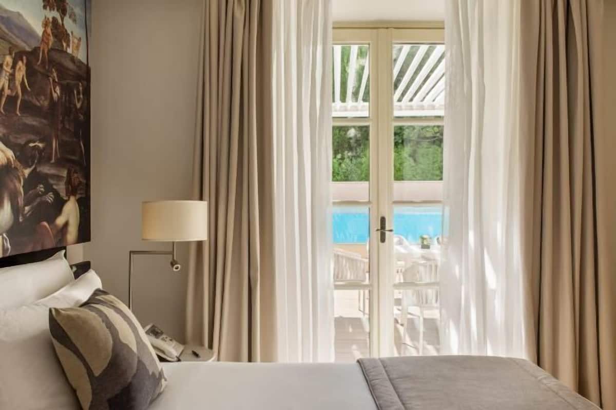 3 bedrooms, Egyptian cotton sheets, premium bedding, down comforters