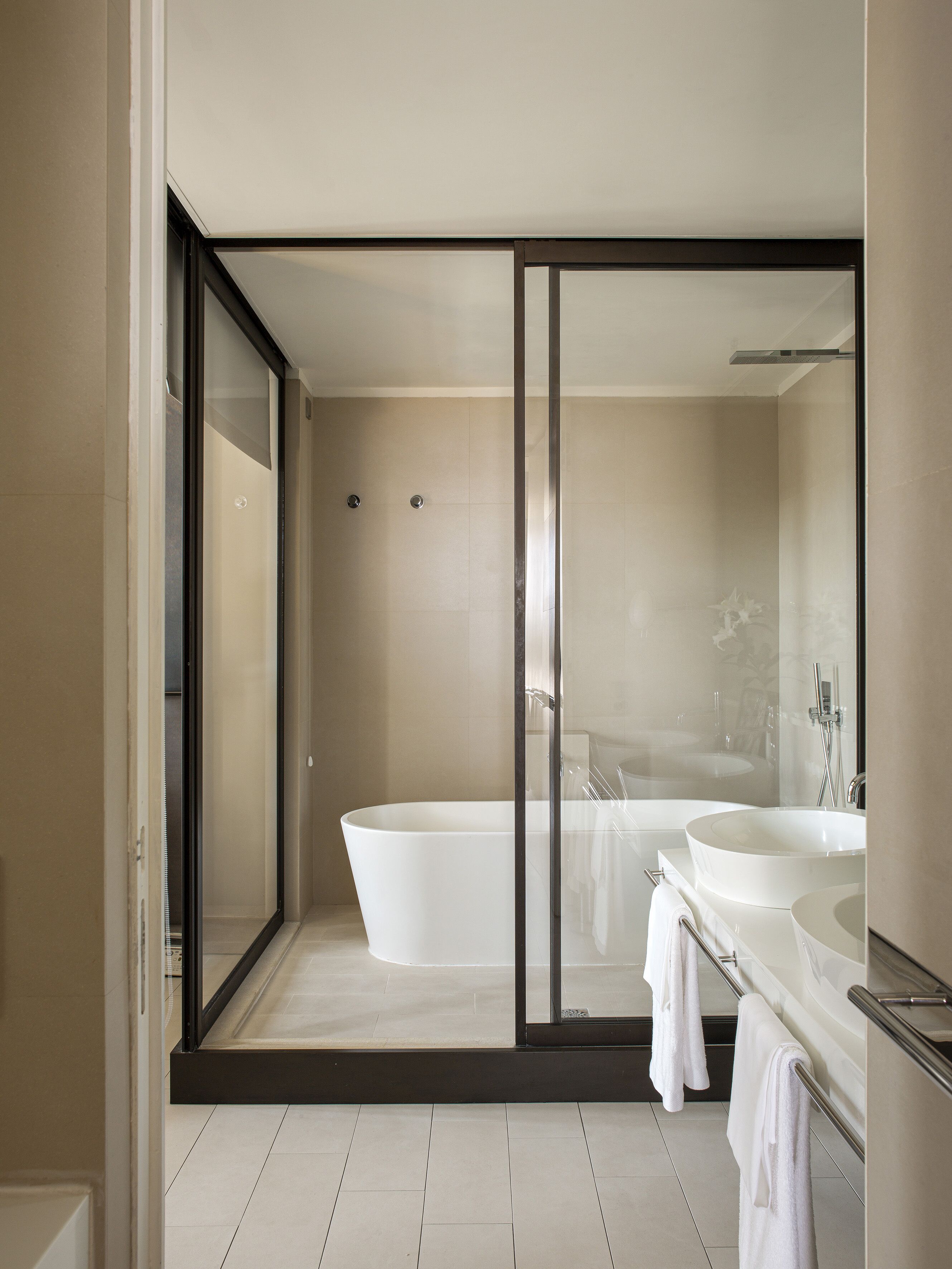 Panoramic Suite (Spa Access) | Bathroom | Rainfall showerhead, designer toiletries, hair dryer, bathrobes
