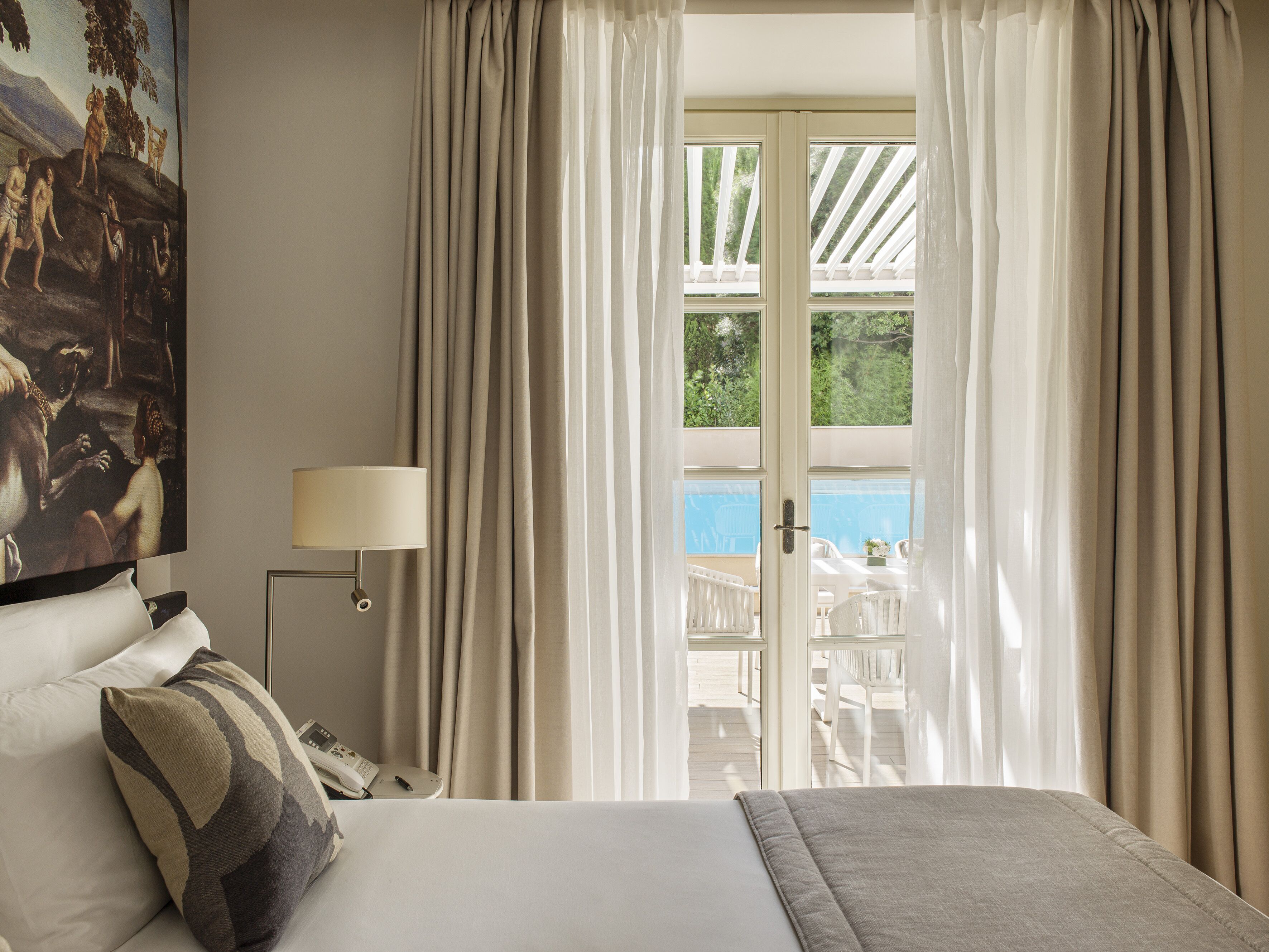 Egyptian cotton sheets, premium bedding, down duvets, minibar