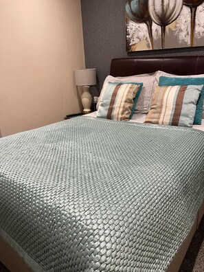 Comfort Double Room | Desk, iron/ironing board, free WiFi, bed sheets - Boston Lodge (Boston)