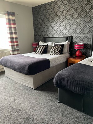 Family Room | Schreibtisch, Bügeleisen/Bügelbrett, kostenloses WLAN, Bettwäsche