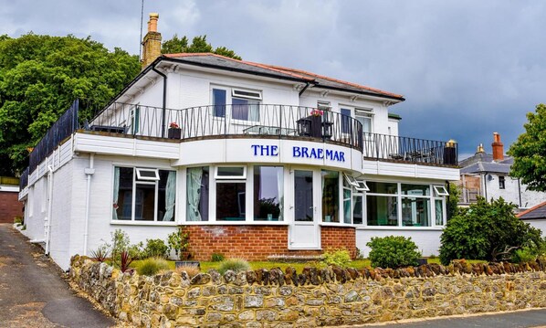 A two-story building with a sign reading "The Braemar." - The Braemar (Shanklin)