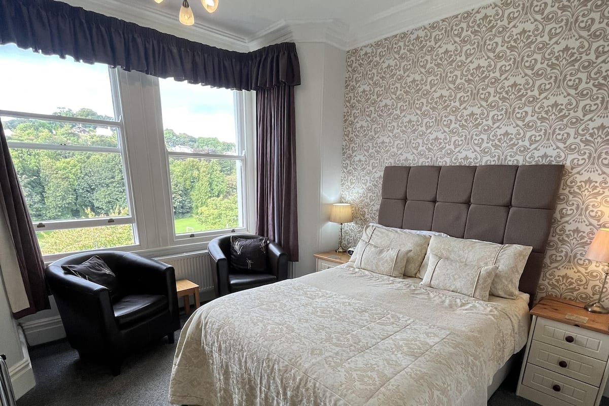 Double Room, Ensuite, Mountain View (First Floor)