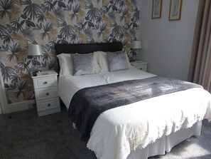 Quarto casal, suíte, vista para o jardim (First Floor)