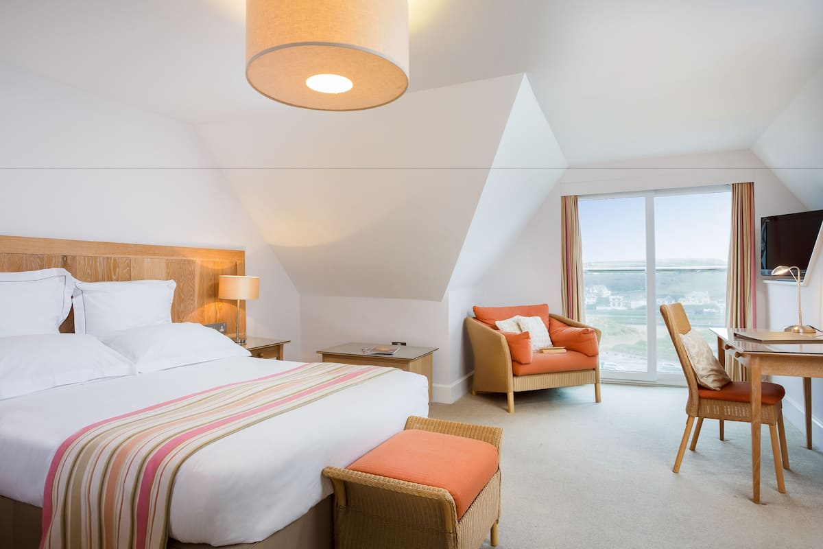 In-room safe, desk, iron/ironing board, free WiFi