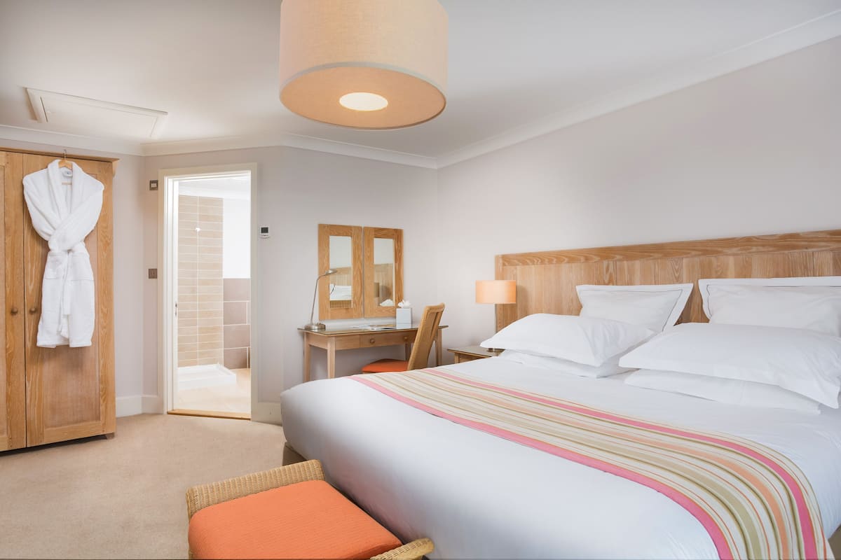 In-room safe, desk, iron/ironing board, free WiFi