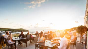 Café da manhã, almoço e jantar; culinária local