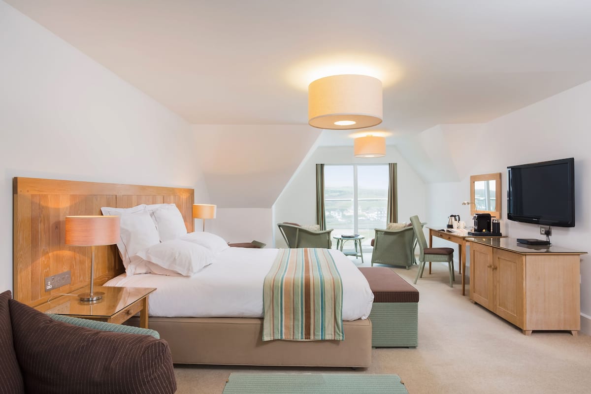 In-room safe, desk, iron/ironing board, free WiFi