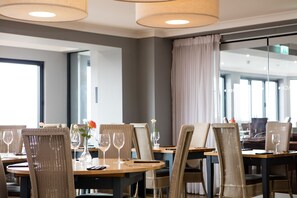 S'hi serveixen esmorzars, dinars, sopars i plats de cuina local 