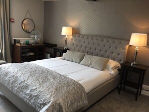 Double or Twin Room, Ensuite - Castle Lodge Hotel (Ross-on-Wye)