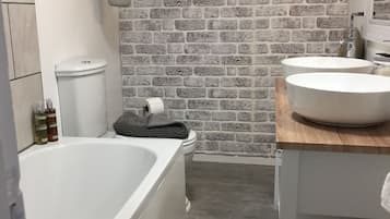 Double Room, Ensuite | Bathroom