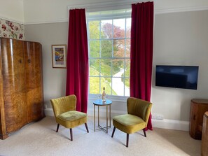 Individually furnished, iron/ironing board, bed sheets - Laston House (Ilfracombe)