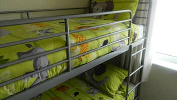 Quarto família, vista para o mar | Ferros/tábuas de passar roupa, Wi-Fi de cortesia, roupa de cama