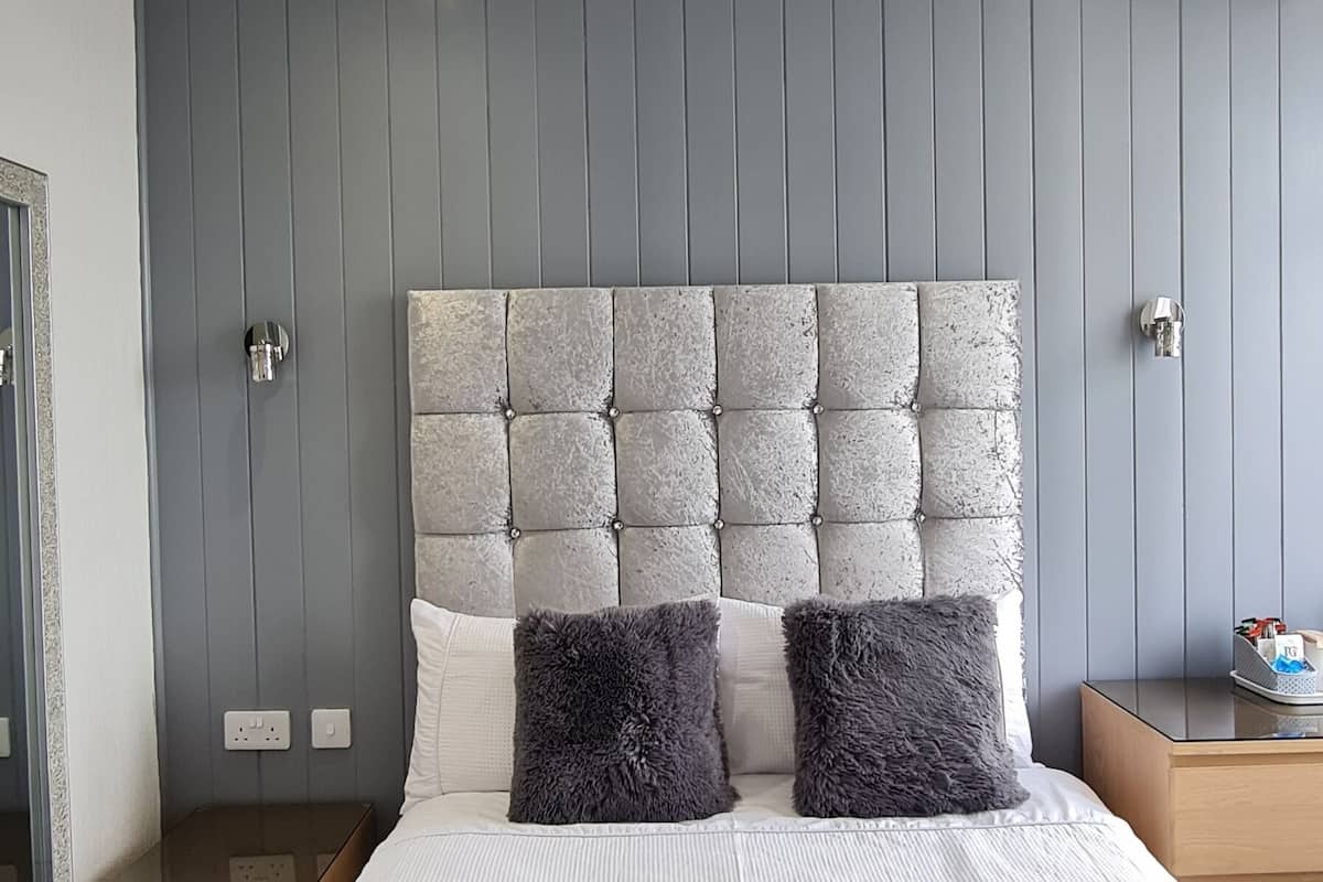 standard double room, sea view | 1 bedroom, iron/ironing board, free wifi, bed sheets