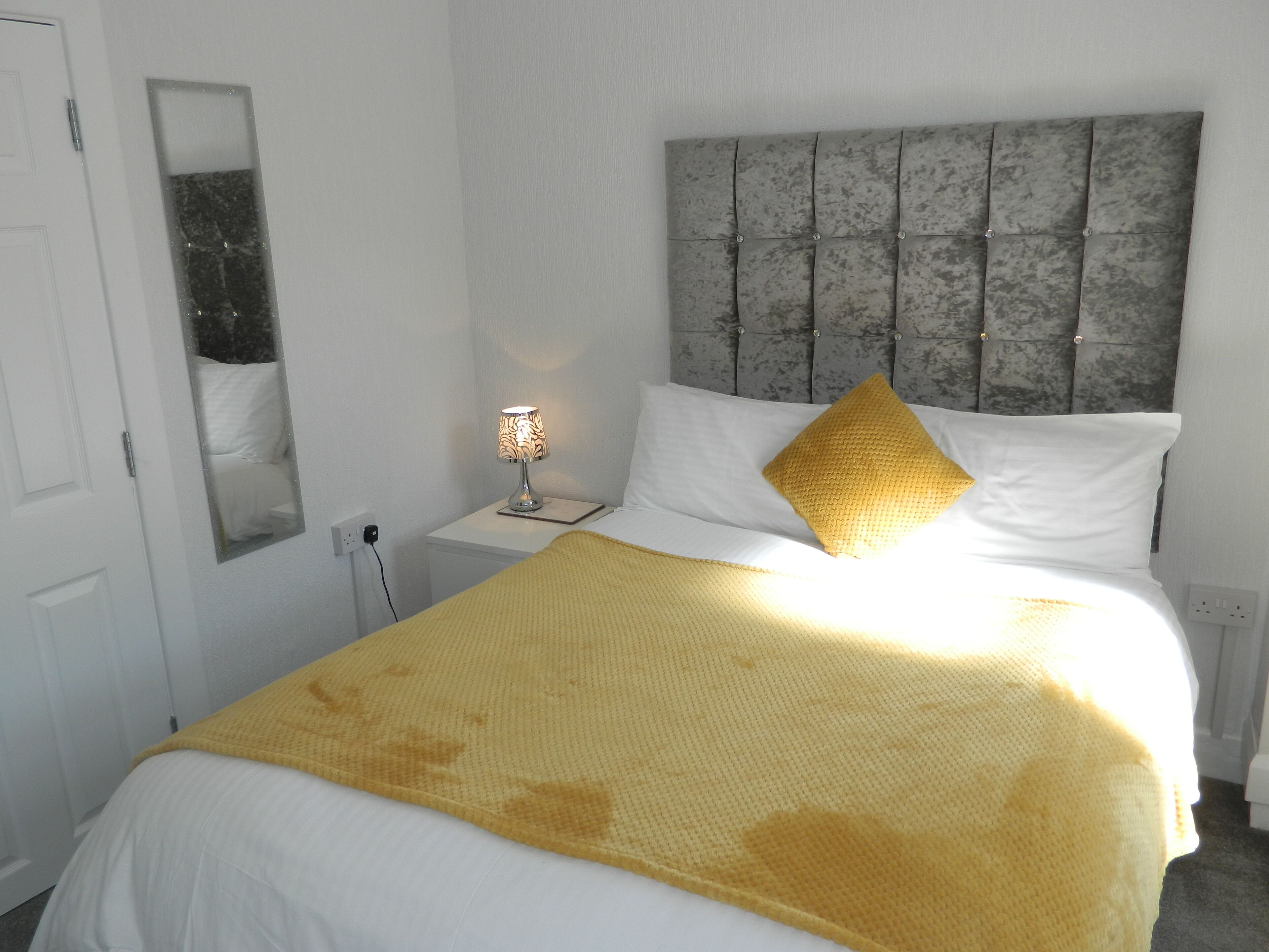 スタンダード ダブルルーム | アイロン / アイロン台、WiFi (無料)、ベッドシーツ