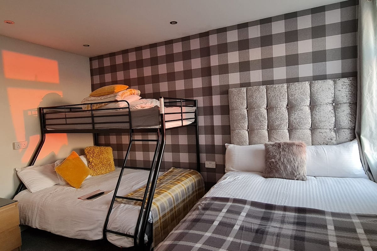 double room (family bunk beds + sea view) | 1 bedroom, iron/ironing board, free wifi, bed sheets