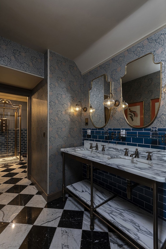 Kildrummy Inn by null