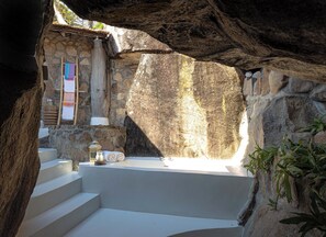 Mainja | Bathroom
