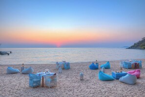 Breakfast, lunch, dinner served; international cuisine, beach views 
