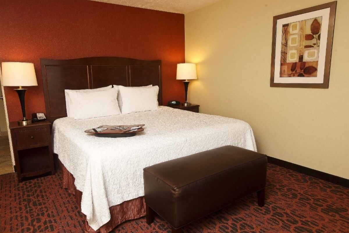 Premium bedding, in-room safe, desk, laptop workspace