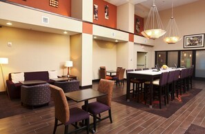 Reception - Hampton Inn & Suites by Hilton Fargo Medical Center (Fargo)