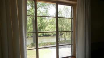 Standard Room, 2 Queen Beds, River View | Interior