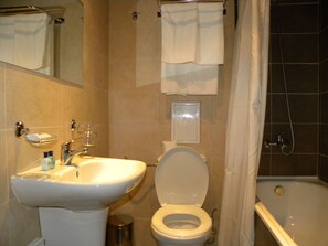 A bathroom with a sink, toilet, and bathtub. - St. Ivan Ski Resort (Bansko)