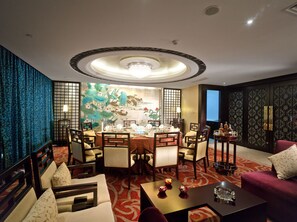 3 restaurants, breakfast, lunch, dinner served; Chinese cuisine
